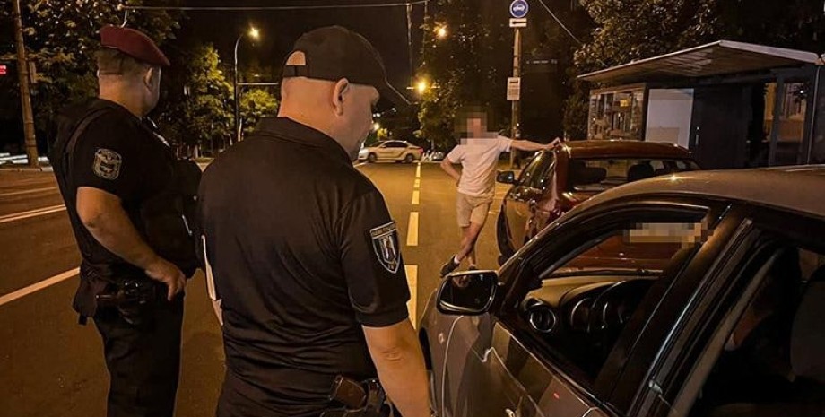 У поліції розповіли, чи затримуватимуть порушників комендантської години на Великдень